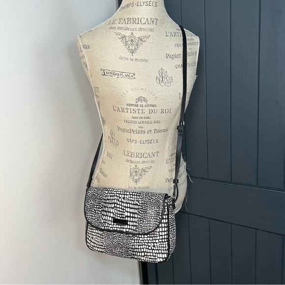 Vera Bradley Handbags - Vera Bradley Midnight Snakeskin Crossbody Purse